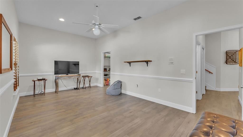 Interior, Recessed Lighting, Wood Texture Flooring