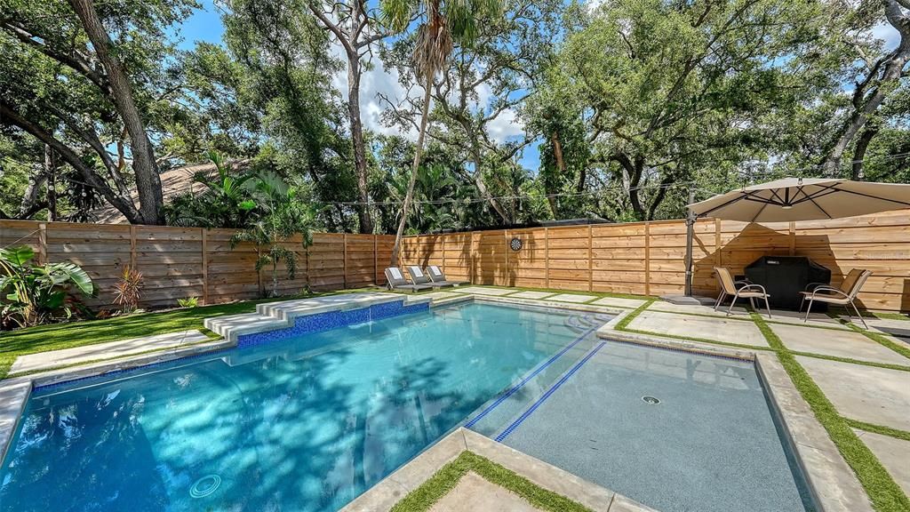 Exterior, Pool