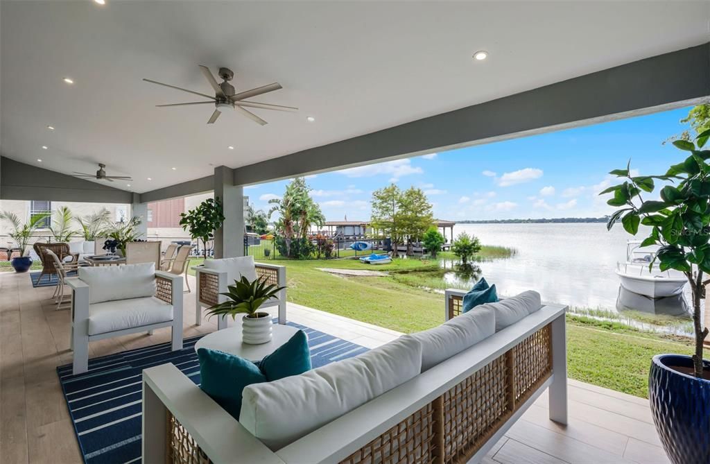 Exterior, Living room, Recessed Lighting, Water