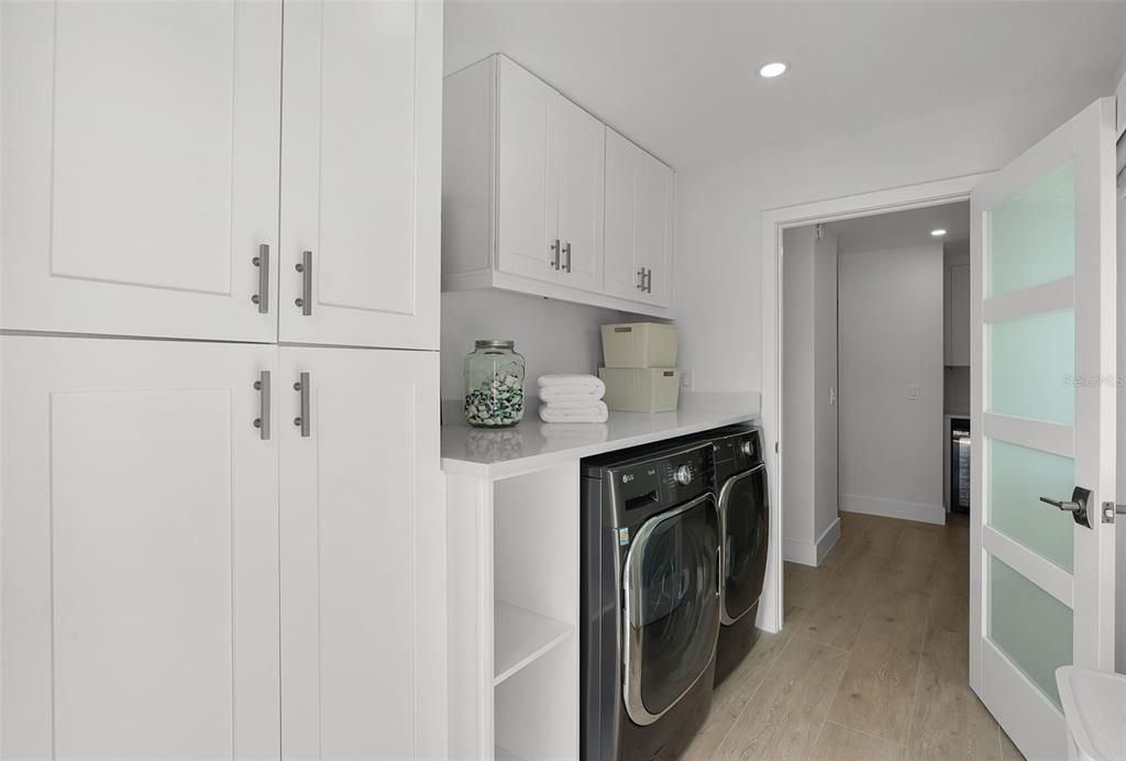 Interior, Recessed Lighting, Washer, Wood Texture Flooring