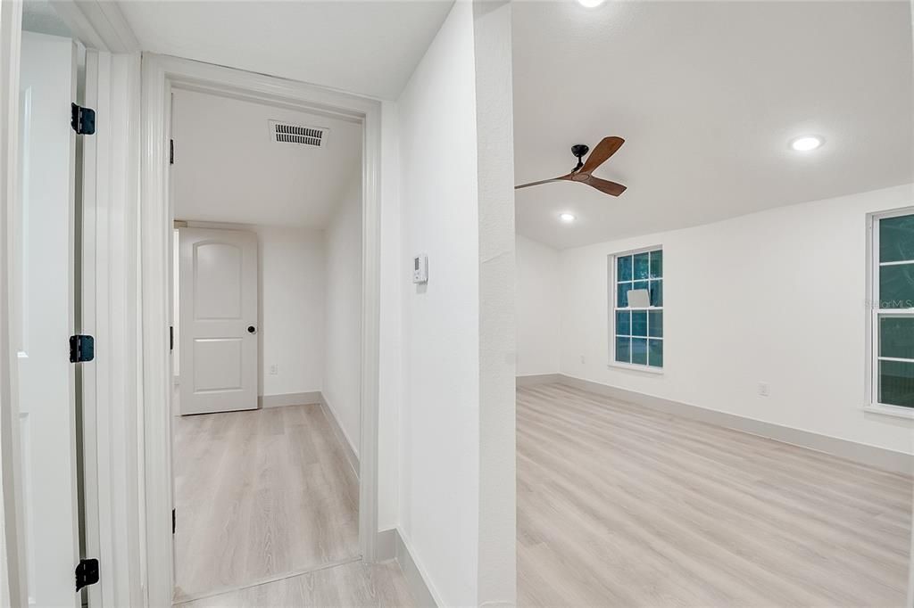 Empty room, Interior, Recessed Lighting, Wood Texture Flooring