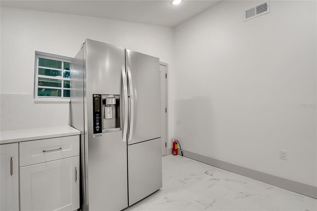 Interior, Marble, Recessed Lighting, Washer