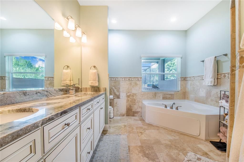 Bathroom, Dual Sink Vanities, Interior, Recessed Lighting