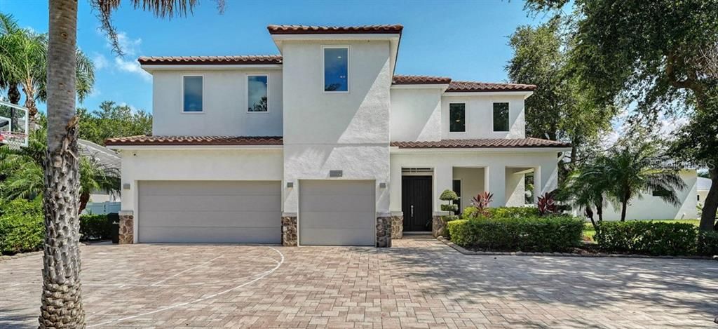 Attached, Exterior, Facade, Mediterranean