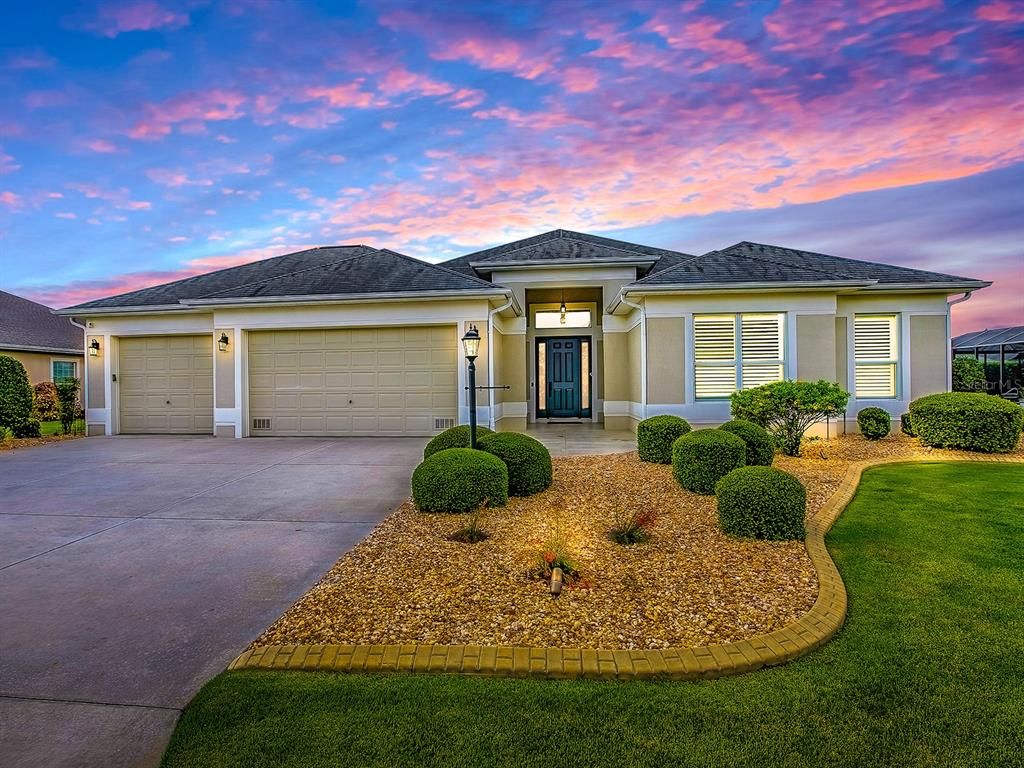 Attached, Exterior, Facade, Ranch