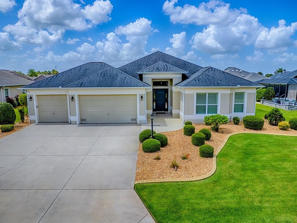 Attached, Exterior, Facade, Ranch