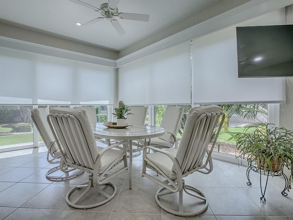 Dining room, Interior, Recessed Lighting