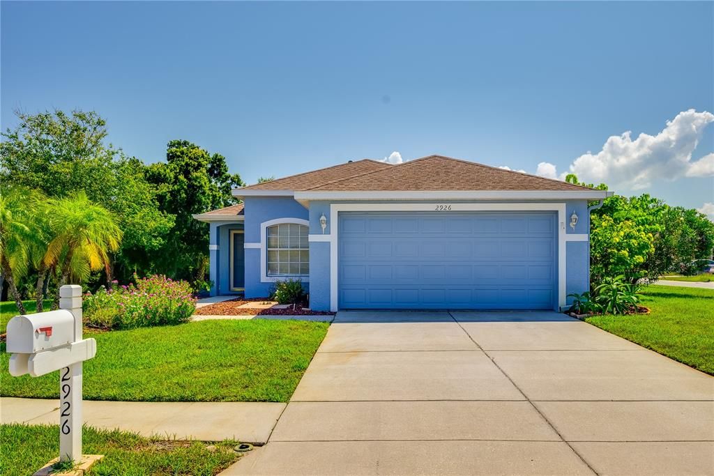Attached, Exterior, Facade, Ranch