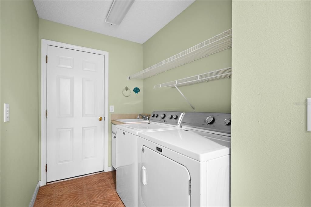Interior, Utility Closets, Washer, Wood Texture Flooring