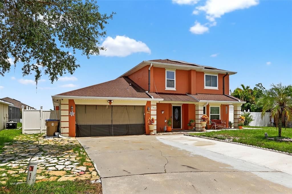 Attached, Exterior, Facade, American Craftsman