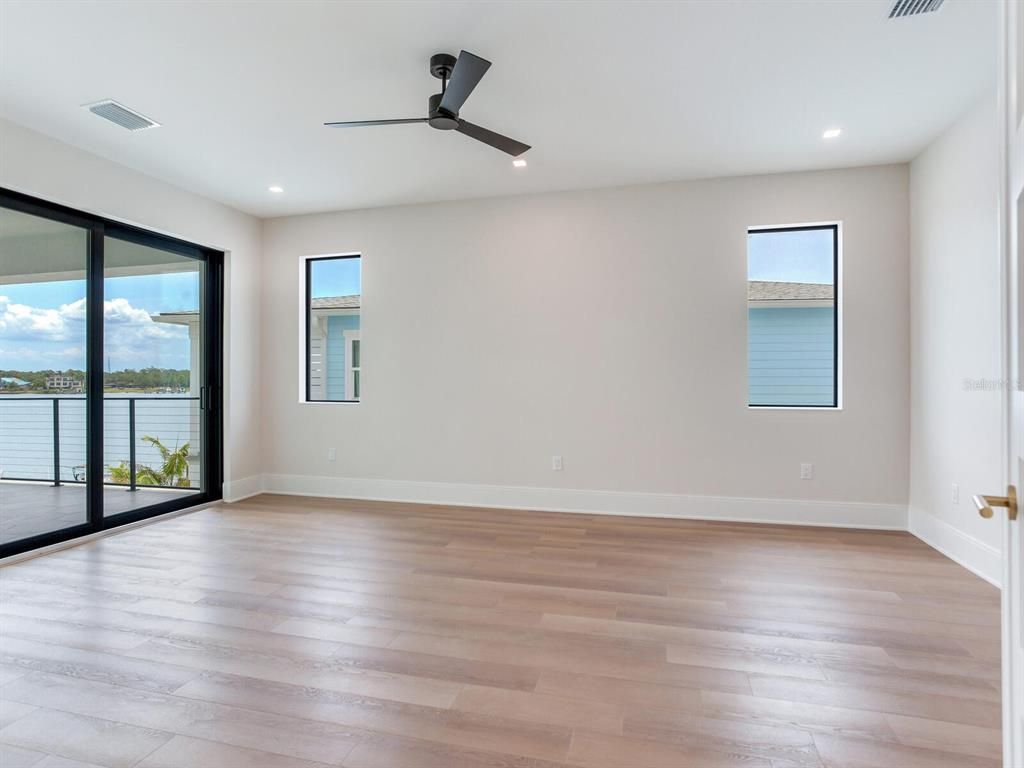 Empty room, Interior, Recessed Lighting, Water, Wood Texture Flooring