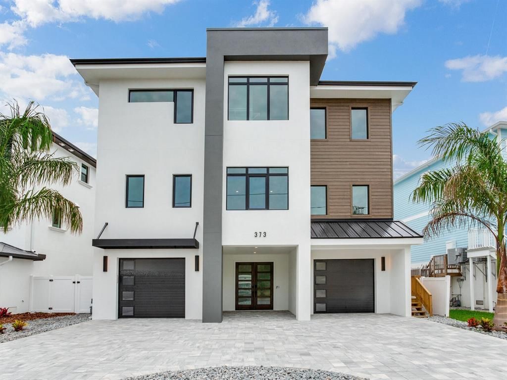 Attached, Exterior, Facade, Modern