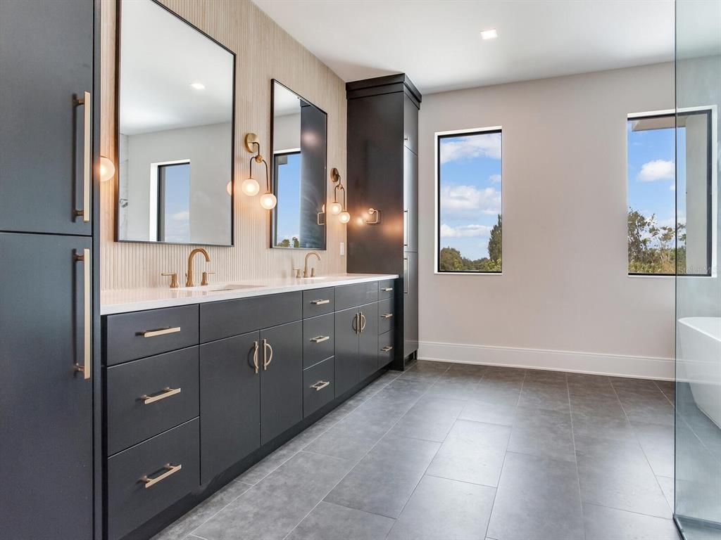 Bathroom, Dual Sink Vanities, Interior, Recessed Lighting