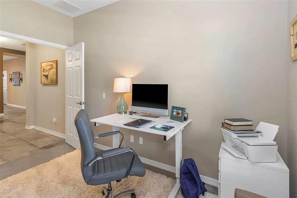 Home Office, Interior