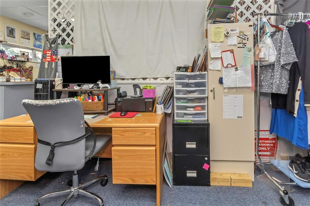 Home Office, Interior
