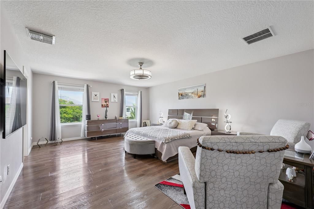 Interior, Walk-in Closets, Wood Texture Flooring