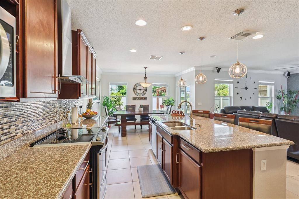 Interior, Recessed Lighting, Washer, Wood Texture Flooring