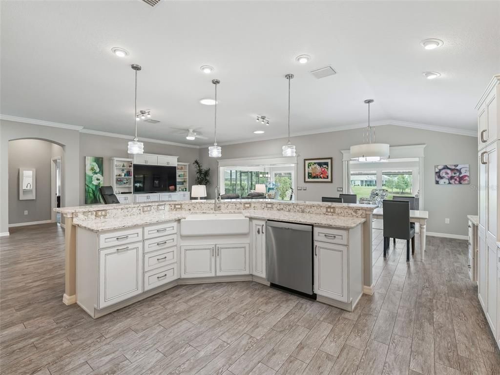 Dining room, Interior, Kitchen, Pendant Lights, Recessed Lighting, Wood Texture Flooring