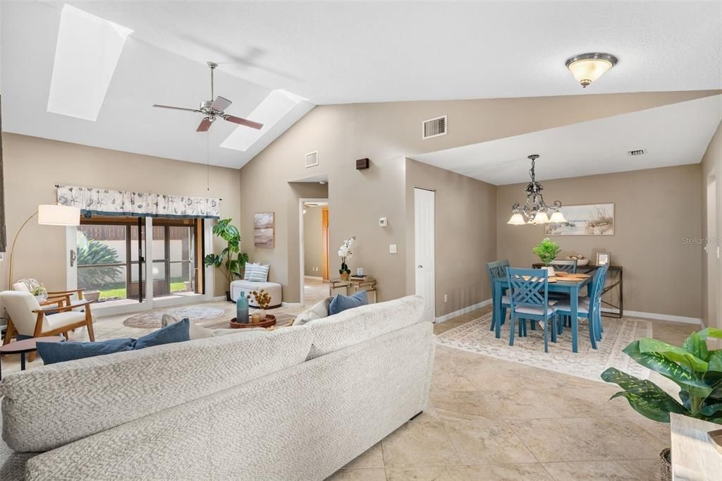 Dining room, Interior, Living room, Pendant Lights
