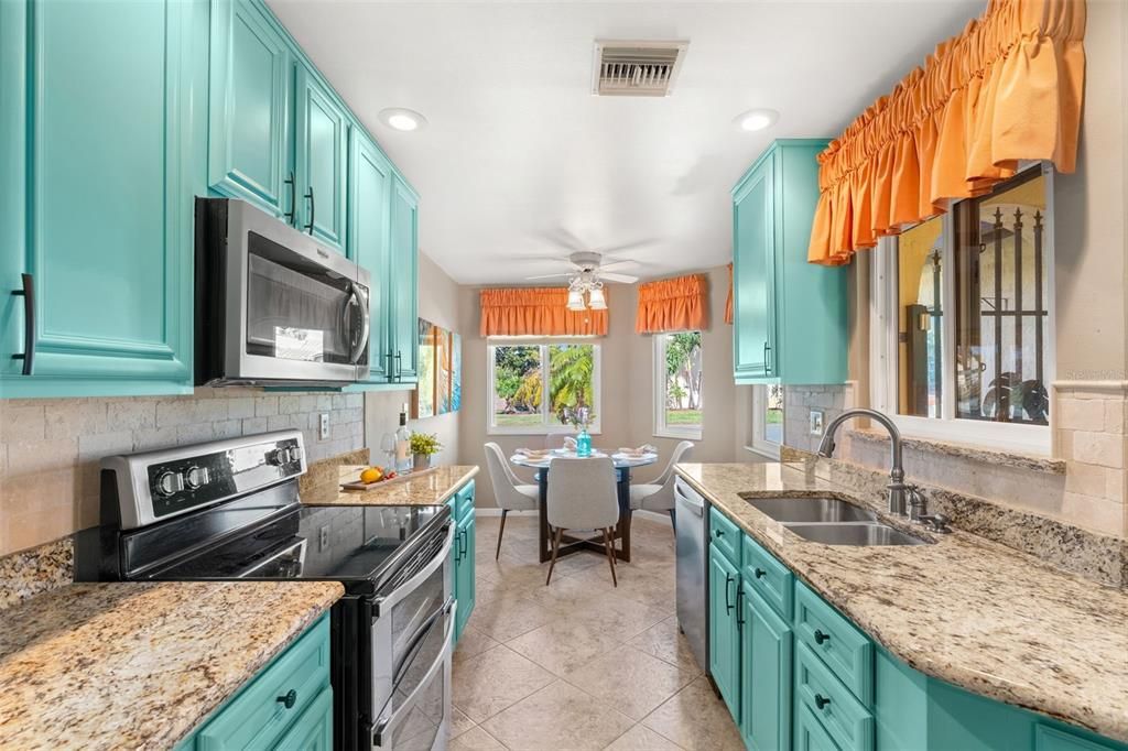 Dining room, Interior, Kitchen, Recessed Lighting