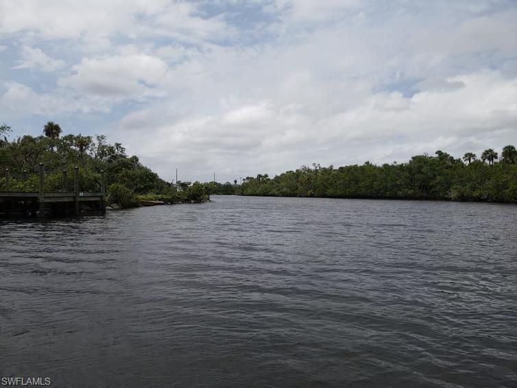 Exterior, Lake