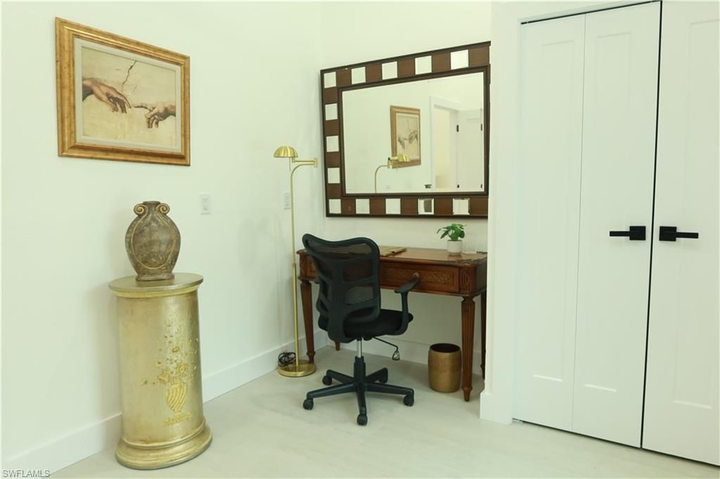 Home Office, Interior
