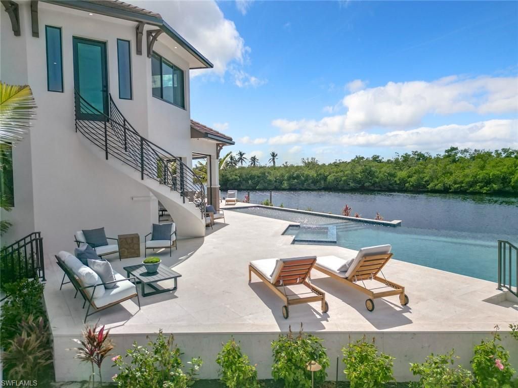 Exterior, Pool, Water