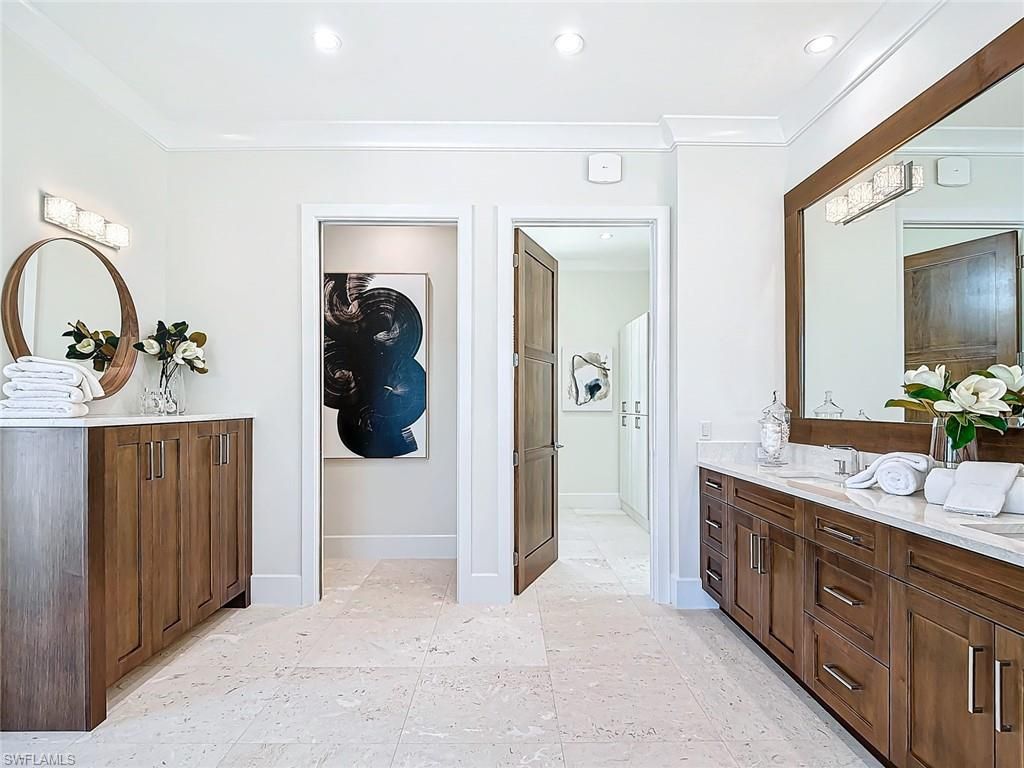 Bathroom, Dual Sink Vanities, Interior, Recessed Lighting