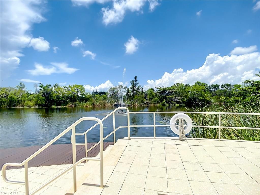 Exterior, Lake