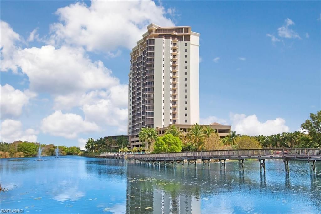Exterior, Lake
