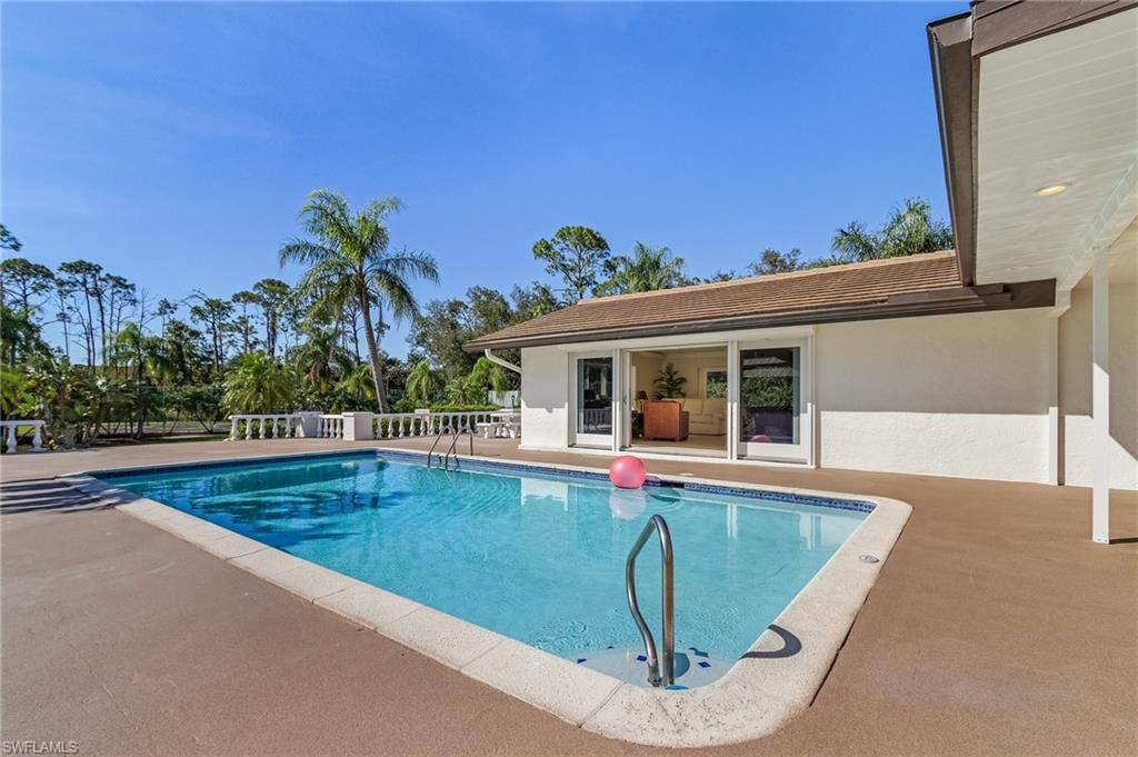 Exterior, Pool