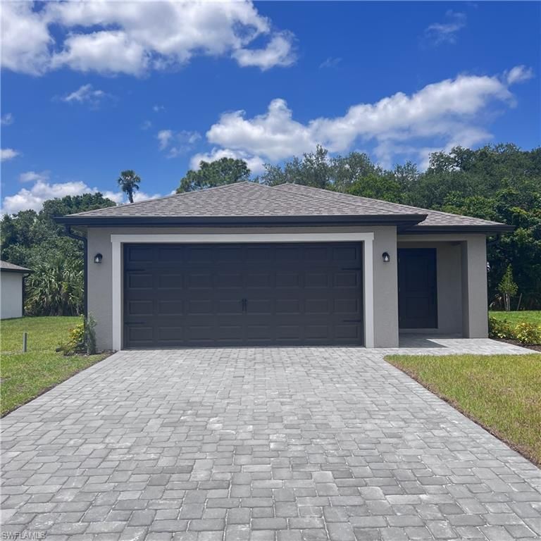 Attached, Exterior, Facade, Ranch