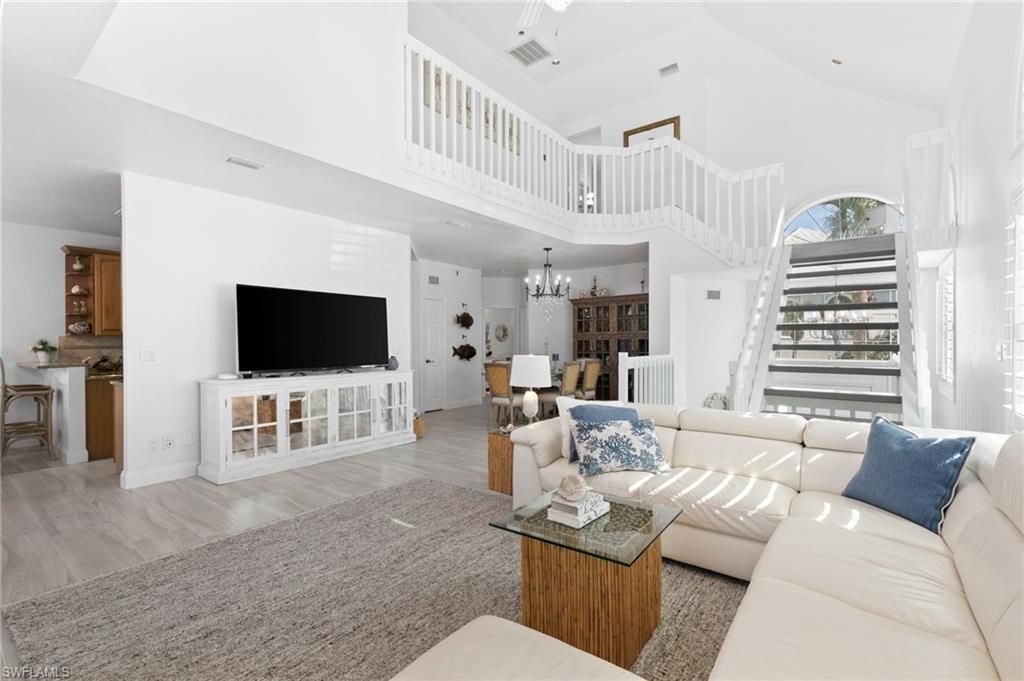 Chandelier, Dining room, Interior, Living room, Recessed Lighting, Wood Texture Flooring
