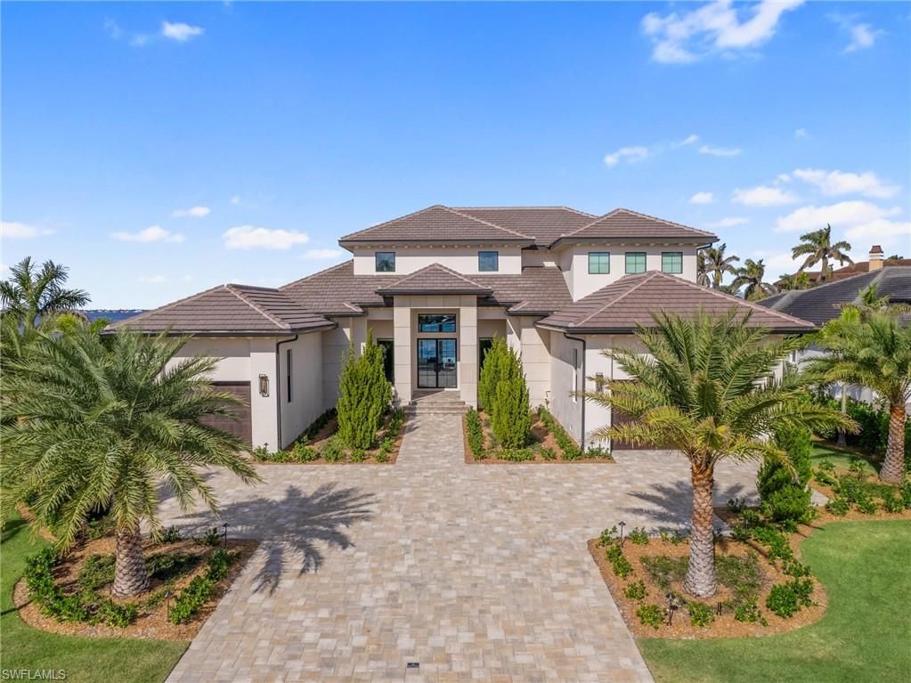 Attached, Exterior, Facade, Mediterranean