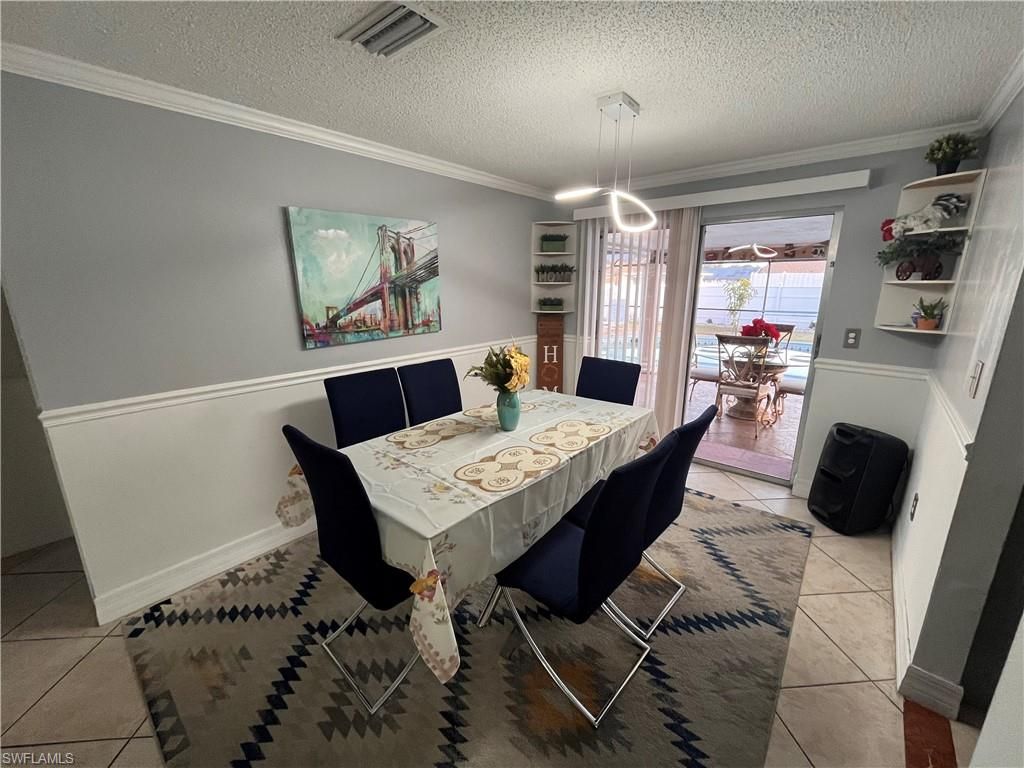 Dining room, Interior, Pendant Lights