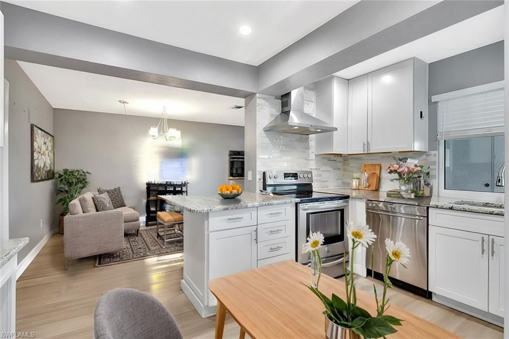 Dining room, Interior, Kitchen, Pendant Lights, Recessed Lighting, Stainless Steel Appliances, Wood Texture Flooring