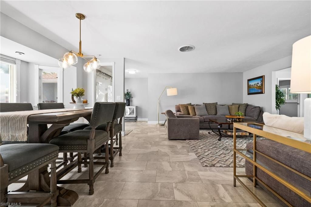 Dining room, Interior, Living room, Pendant Lights