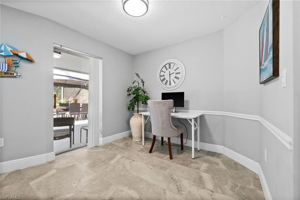 Home Office, Interior