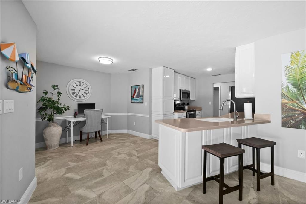 Dining room, Interior, Kitchen, Recessed Lighting, Stainless Steel Appliances