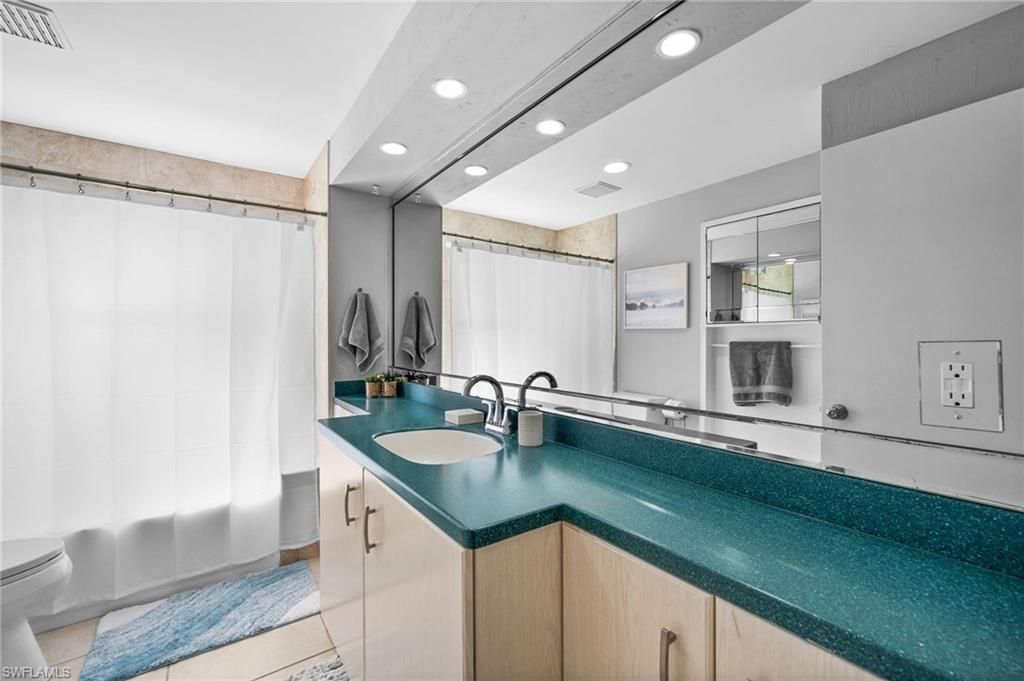 Bathroom, Interior, Recessed Lighting