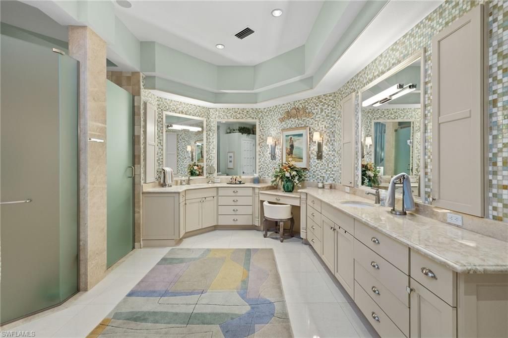 Bathroom, Dual Sink Vanities, Interior, Recessed Lighting
