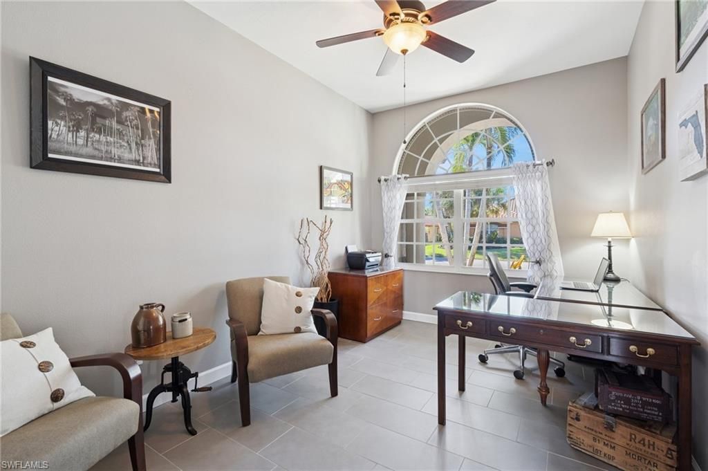 Home Office, Interior