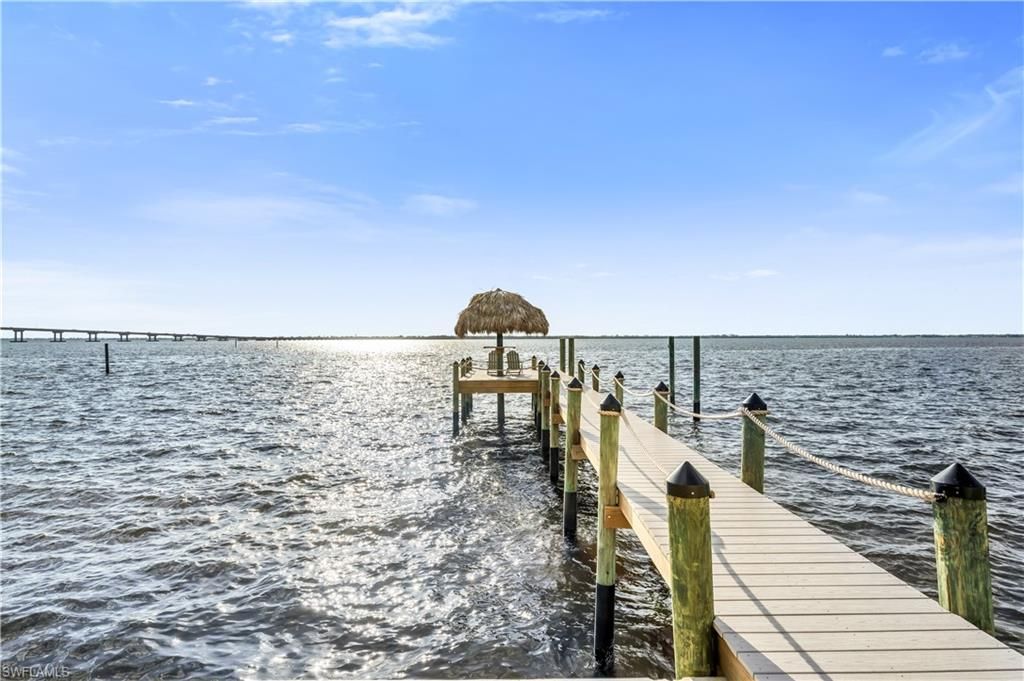 Exterior, Lake