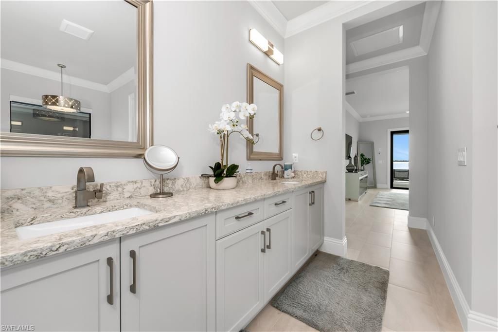 Bathroom, Dual Sink Vanities, Interior, Pendant Lights