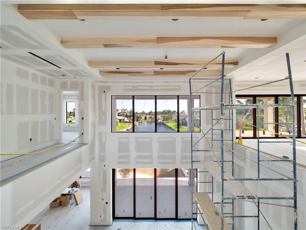 Empty room, Interior, Wooden Beams