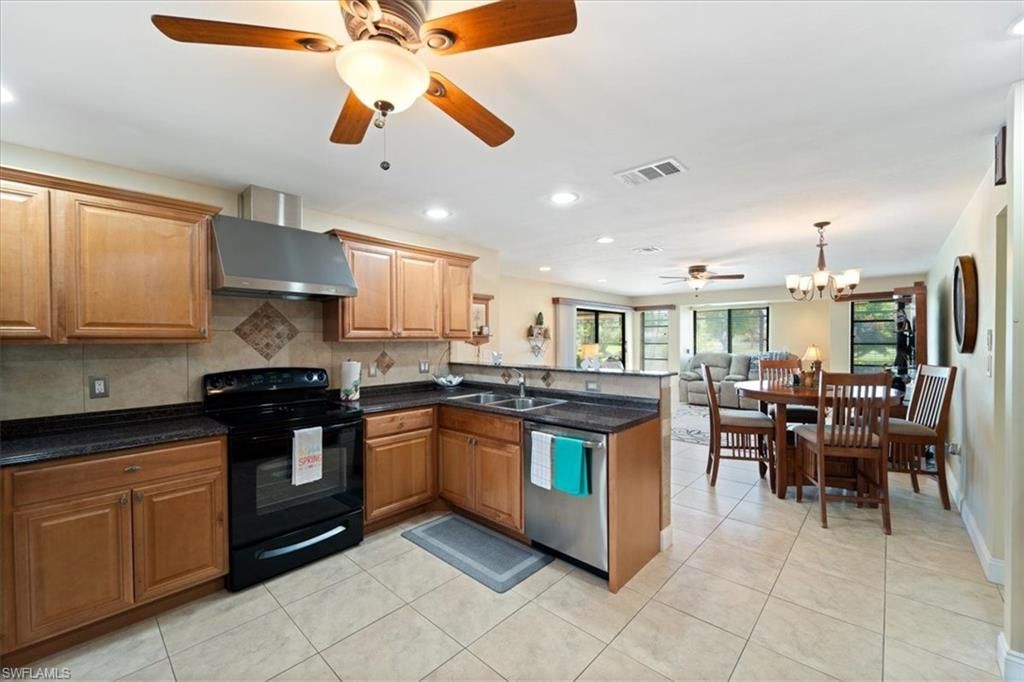 Chandelier, Dining room, Interior, Kitchen, Recessed Lighting, Stainless Steel Appliances
