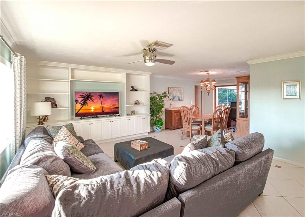 Chandelier, Dining room, Interior, Living room