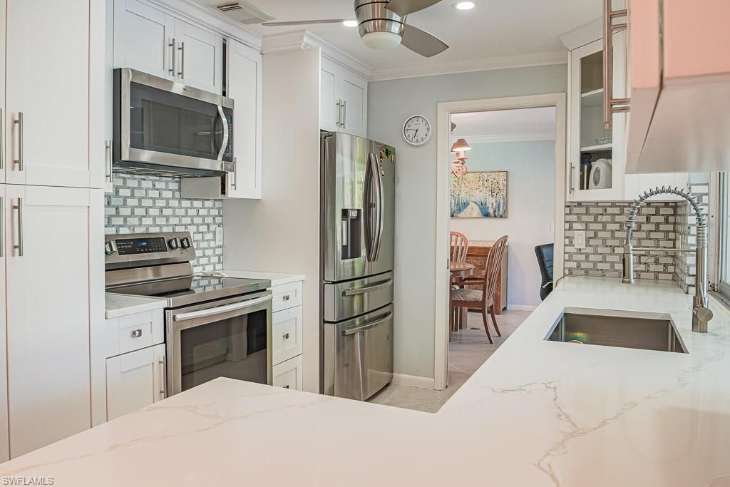 Dining room, Interior, Kitchen, Recessed Lighting, Stainless Steel Appliances