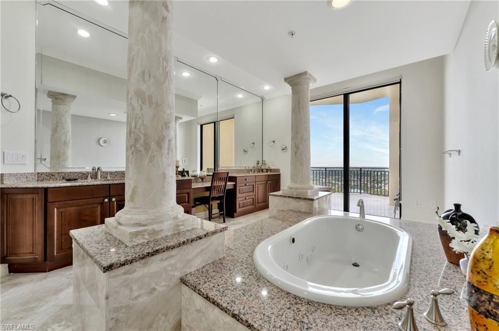 Bathroom, Dual Sink Vanities, Interior, Recessed Lighting, Water