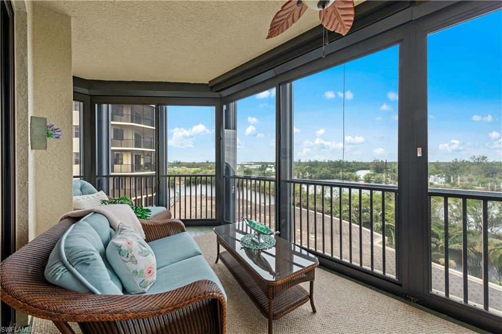 Interior, Living room, Sun Room, Water